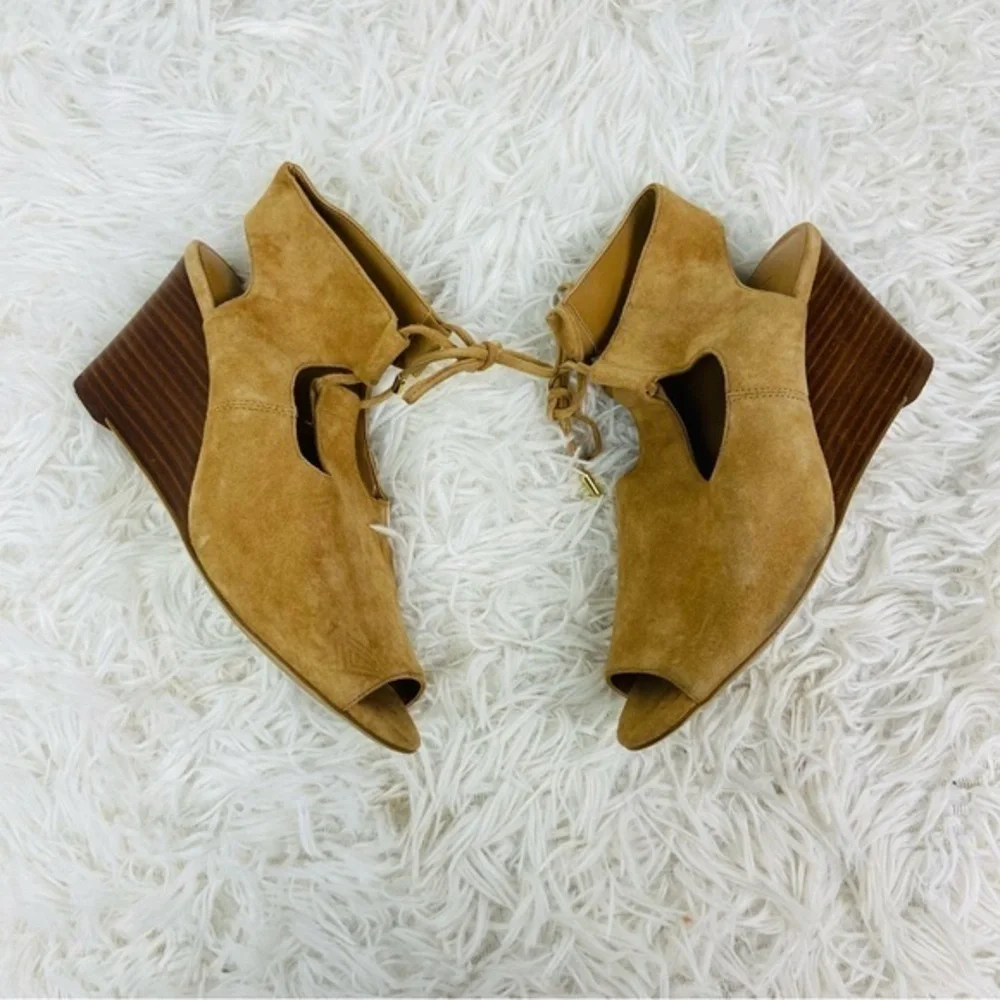LAUREN RALPH LAUREN tan camel 100% sheep leather open toe suede wedge heels 6.5